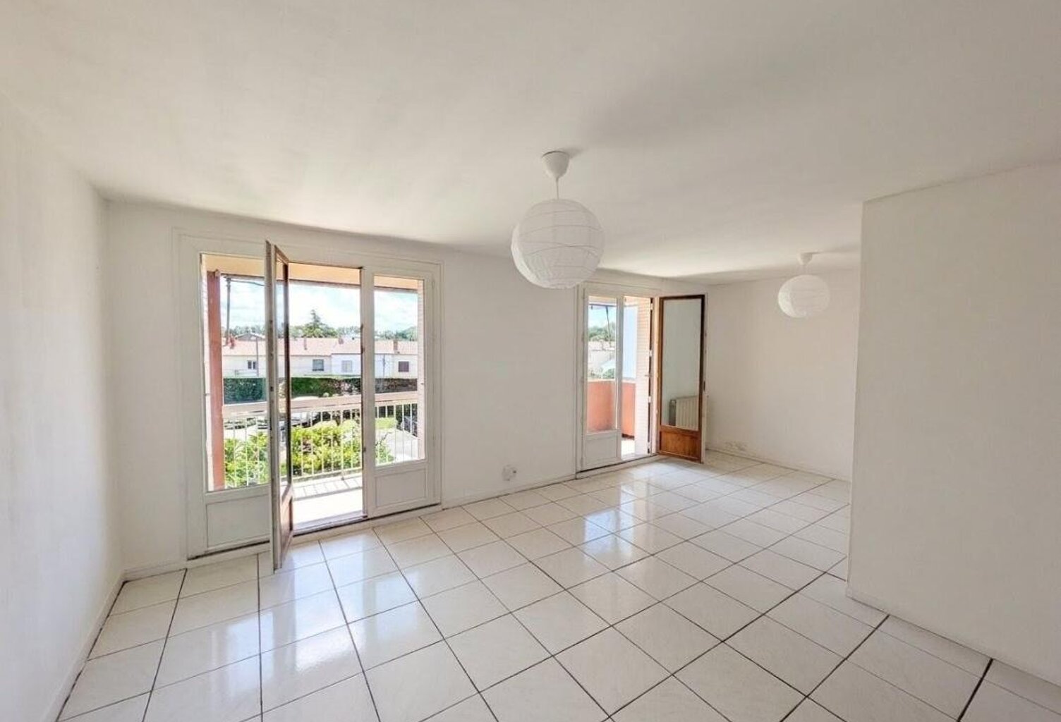 Appartement T3/T4 renové au 2ème étage — photo 1