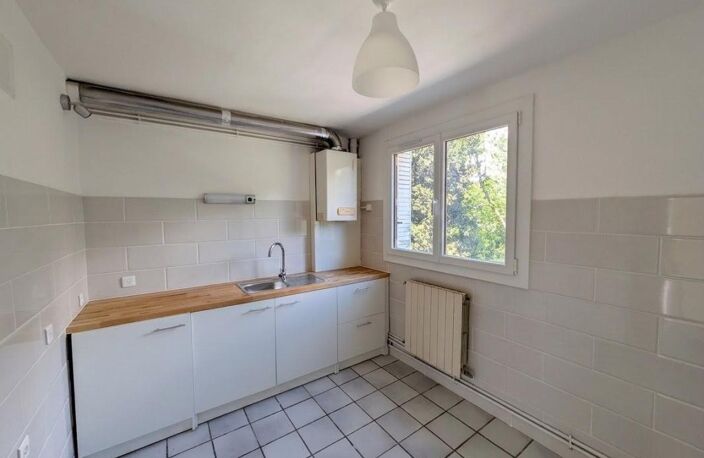 Appartement T3/T4 renové au 2ème étage — photo 4