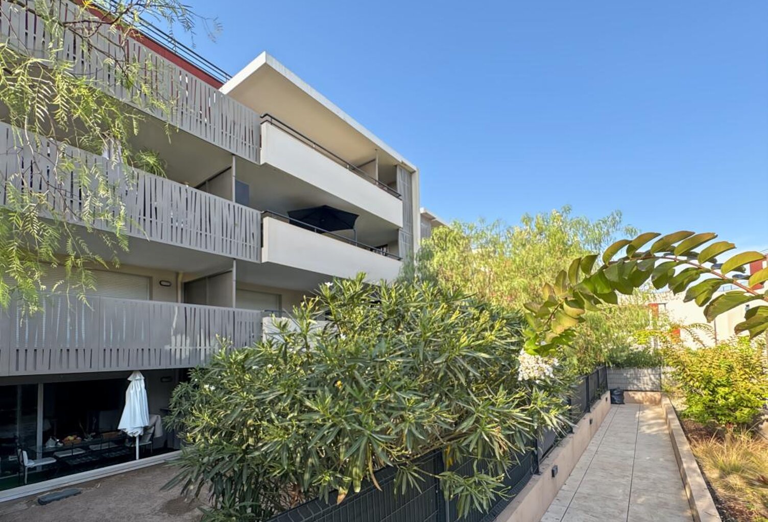 Appartement À Vendre T4 74M² TERRASSE DOUBLE GARAGE — photo 1
