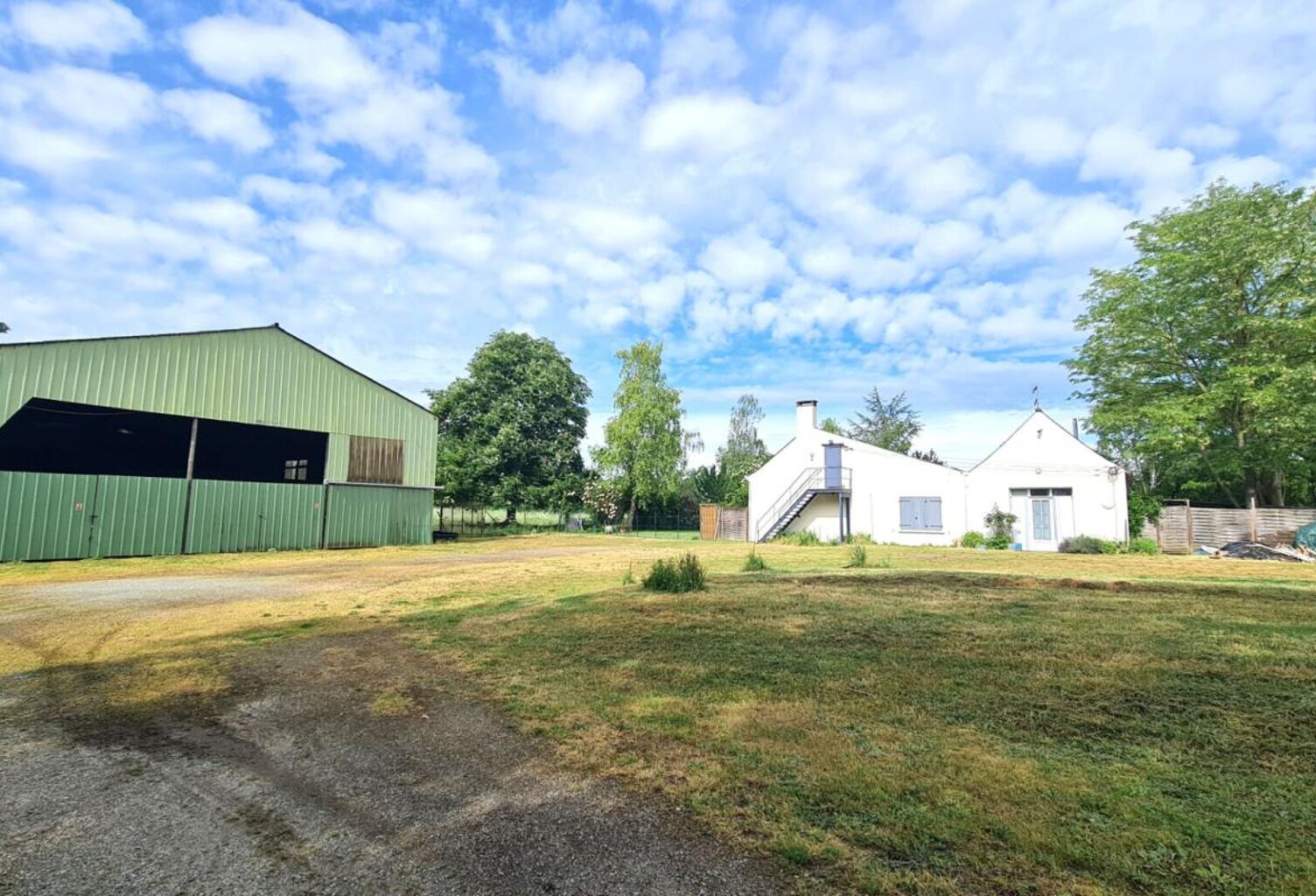Domaine avec revenus locatifs et grands volumes à Brissac Loire Aubance — photo 1