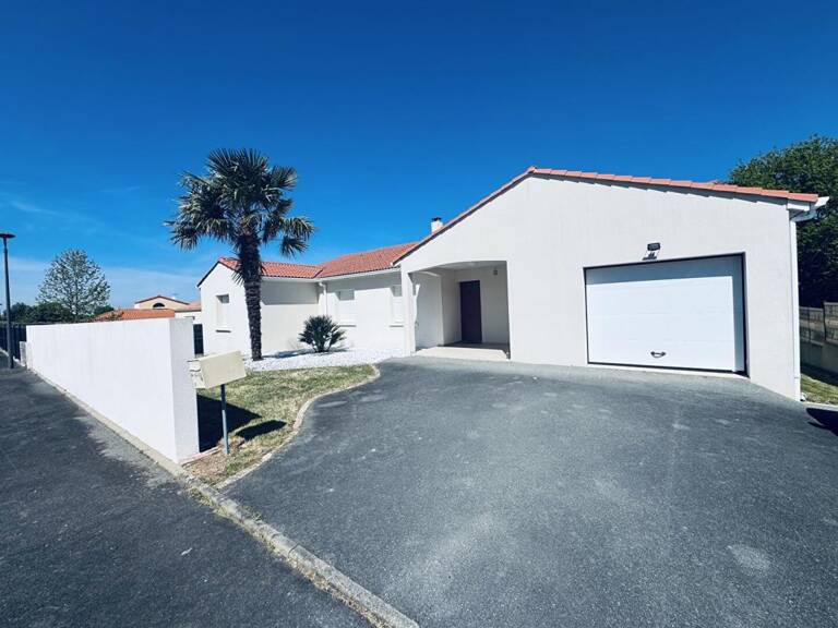 Belle Maison de Plain-Pied 8 Pièces sur Mortagne-sur-Sèvre — photo 1