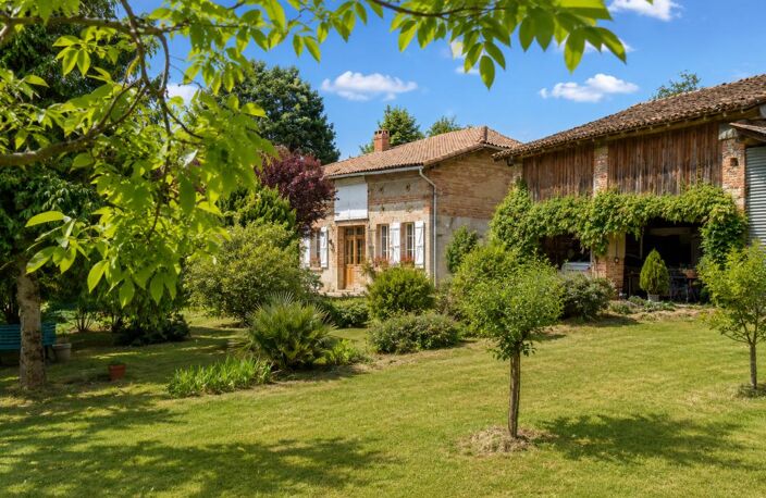82130, Montauban Nord à Montastruc . Maison de plain pied, petite propriété équestre amateur, de 160 m², 6 pièces, 3/4 chambres sur 1,5 hA de terrains + écuries — photo 2