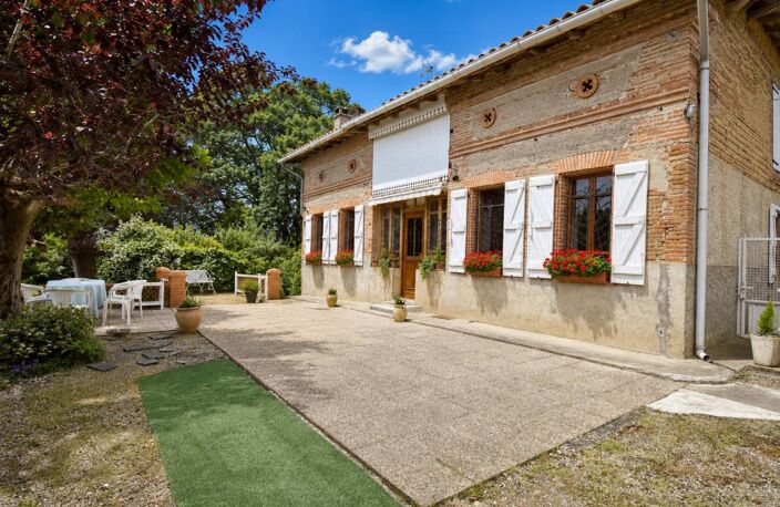 82130, Montauban Nord à Montastruc . Maison de plain pied, petite propriété équestre amateur, de 160 m², 6 pièces, 3/4 chambres sur 1,5 hA de terrains + écuries — photo 3