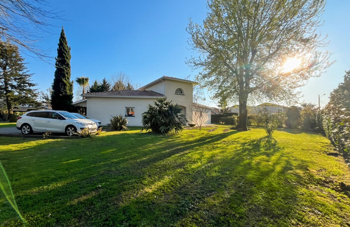 EN EXCLUSIVITÉ - PAREMPUYRE - Maison à étage de 180 m2 envir — photo 2