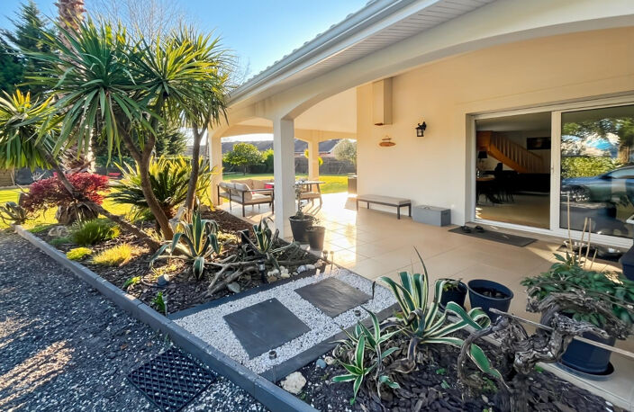 EN EXCLUSIVITÉ - PAREMPUYRE - Maison à étage de 180 m2 envir — photo 3