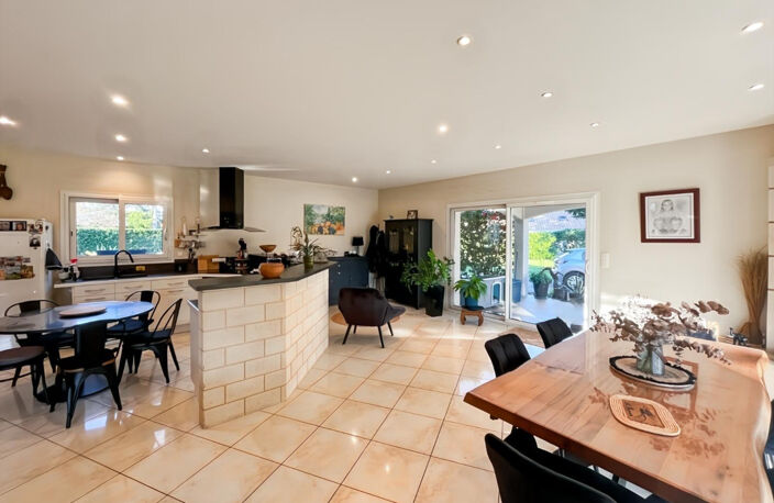 EN EXCLUSIVITÉ - PAREMPUYRE - Maison à étage de 180 m2 envir — photo 4