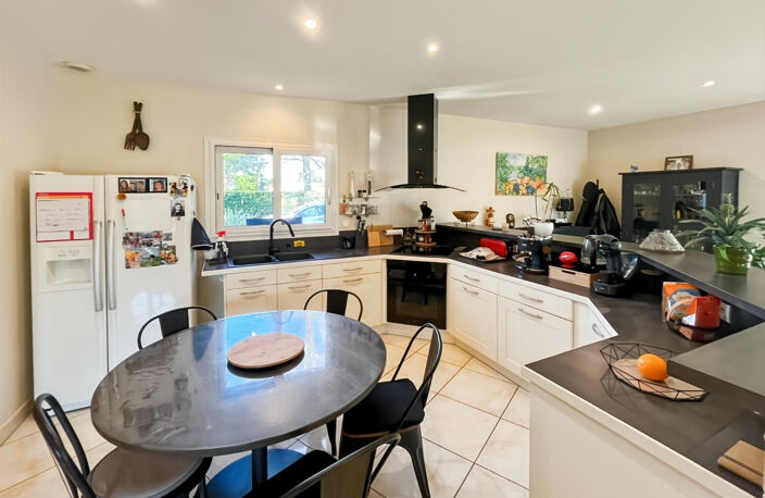 EN EXCLUSIVITÉ - PAREMPUYRE - Maison à étage de 180 m2 envir — photo 5