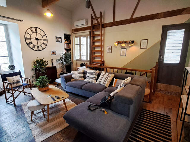 Exclusivité   Maison en pierre à vendre à Puy-l'Évêque   3 c — photo du bien