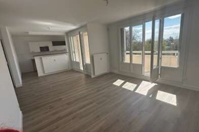 Appartement 3 pièces 910 €