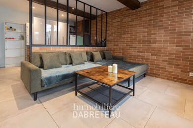 Appartement 9 pièces 490 €