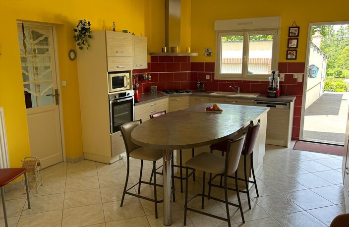 Vente maison 10 pièces 263 m² Crulai (61300) — photo 3