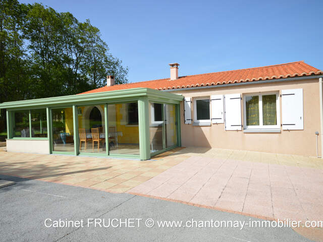 THIRÉ - Maison d'habitation avec dépendances et terrain — photo du bien