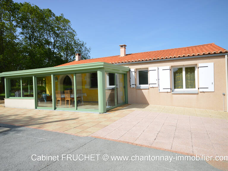 THIRÉ - Maison d'habitation avec dépendances et terrain — photo 1