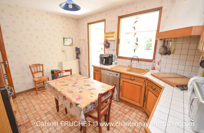 THIRÉ - Maison d'habitation avec dépendances et terrain — photo 5