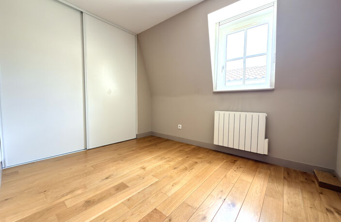 Lyon 4eme Charmant trois pièces en duplex — photo 3
