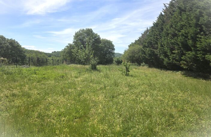 terrain constructible de 1562m², quartier calme — photo 2