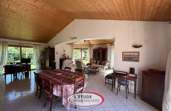 Maison de plain pied dans un cadre résidentiel — photo 4
