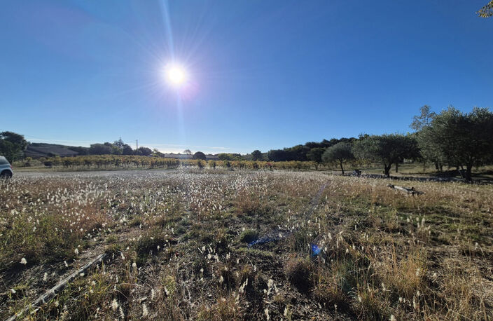 terrain constructible non viabilisé de 471 m2 — photo 2