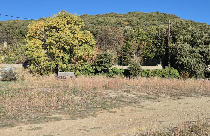 terrain constructible non viabilisé de 471 m2 — photo 3
