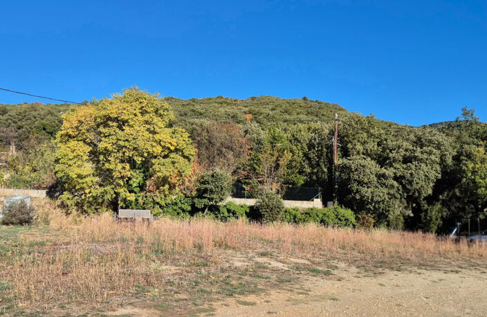 terrain constructible non viabilisé de 471 m2 — photo 4