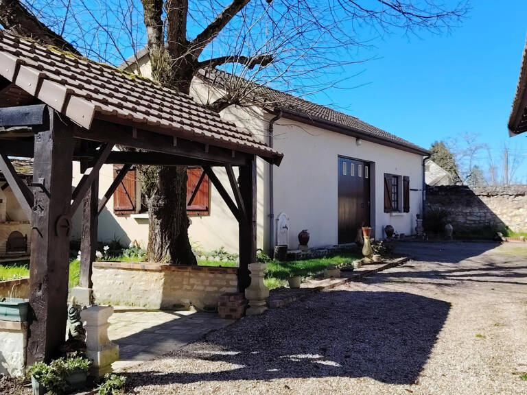 Ensemble immobilier avec double accès et beau potentiel d'am — photo 1