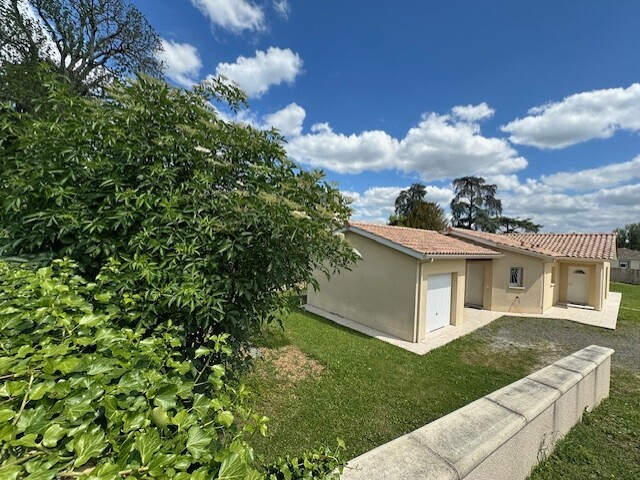 Maison contemporaine de plain-pied 3 chambres, lumineuse et — photo du bien