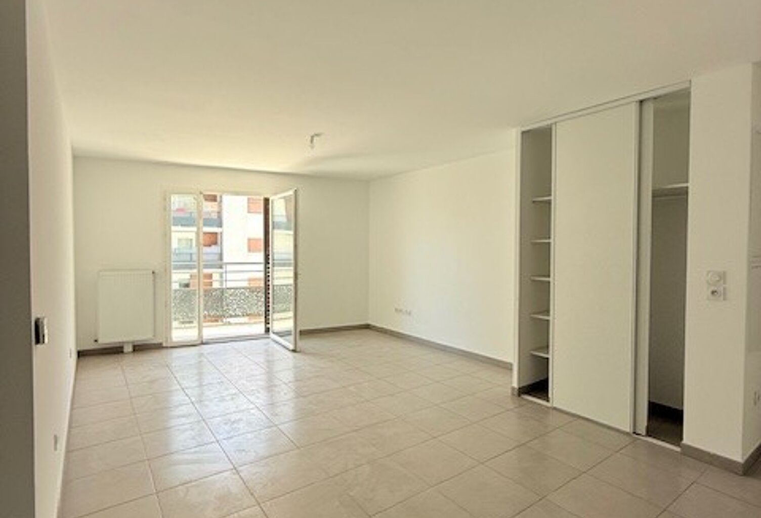 A LOUER - SANS FRAIS D'AGENCE - Secteur Vélodrome 8ème - Type 3 de 73m² avec bacon — photo 1