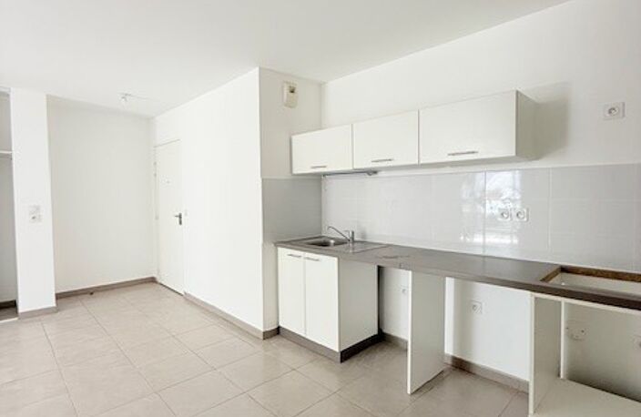 A LOUER - SANS FRAIS D'AGENCE - Secteur Vélodrome 8ème - Type 3 de 73m² avec bacon — photo 3