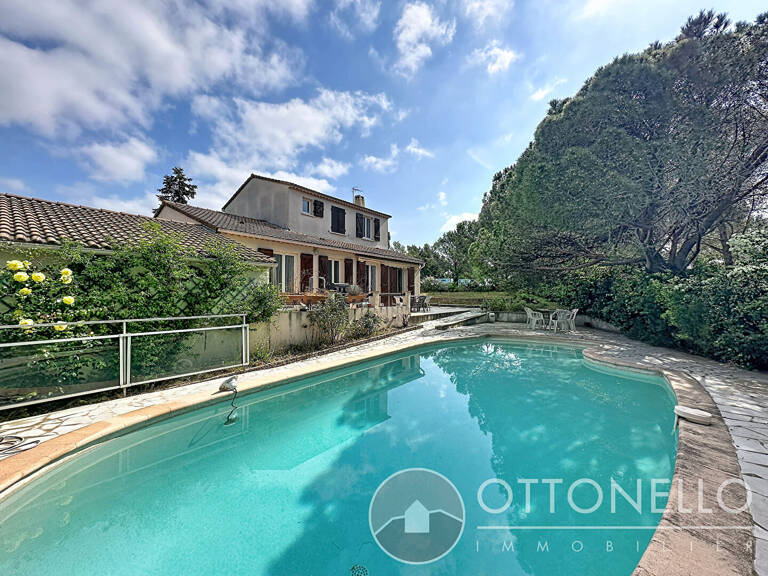 Villa Roquebrune Sur Argens 5 pièces 125,72 m2 sur 824 m2 de terrain avec piscine et garage — photo 1