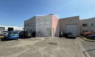 Commerce  230 m² à louer à Genas (69740)