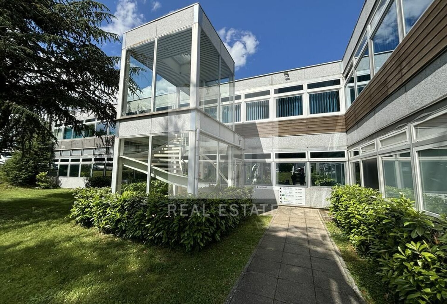 BUREAUX à LOUER — photo 1