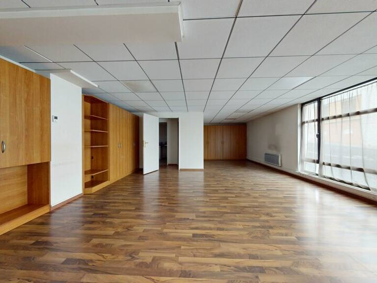BUREAUX à LOUER — photo 1