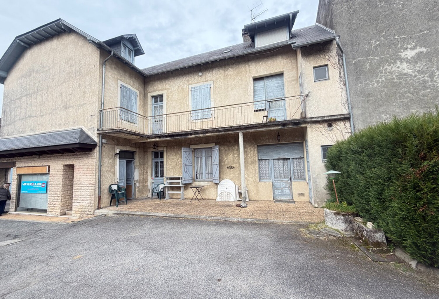 MORLAAS ensemble immobilier à rénover — photo 1
