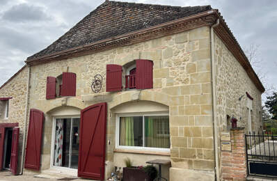 Ancienne grange en pierres joliment rénovée en 2 logements avec chacun un jardin d'environ 264m2 au total sur un terrain de 646m2. Amoureux des vieilles pierres venez découvrir cette grange en pierres rénovée avec passion du travail bien fait et le souci — photo du bien