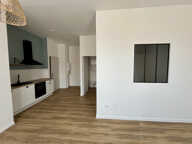 Sainte Livrade sur Lot, cette résidence de 12 logements a été entièrement rénovée (appartements de standing, parties communes)  avec une finition de grande qualité. Cet appartement T2 de   m² a un séjour avec cuisine équipée, salle d'eau avec WC et une pi — photo 2