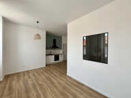 Sainte Livrade sur Lot, cette résidence de 12 logements a été entièrement rénovée (appartements de standing, parties communes)  avec une finition de grande qualité. Cet appartement T2 de   m² a un séjour avec cuisine équipée, salle d'eau avec WC et une pi — photo 4