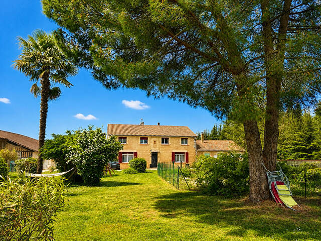 Ensemble en pierre avec  tres bon rapport locatif — photo du bien