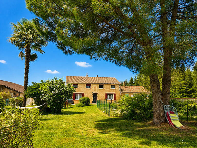 Ensemble en pierre avec  tres bon rapport locatif — photo 1