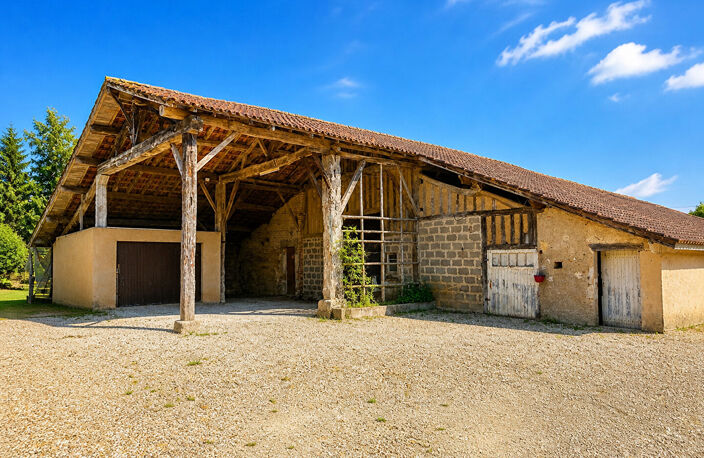 Ensemble en pierre avec  tres bon rapport locatif — photo 3