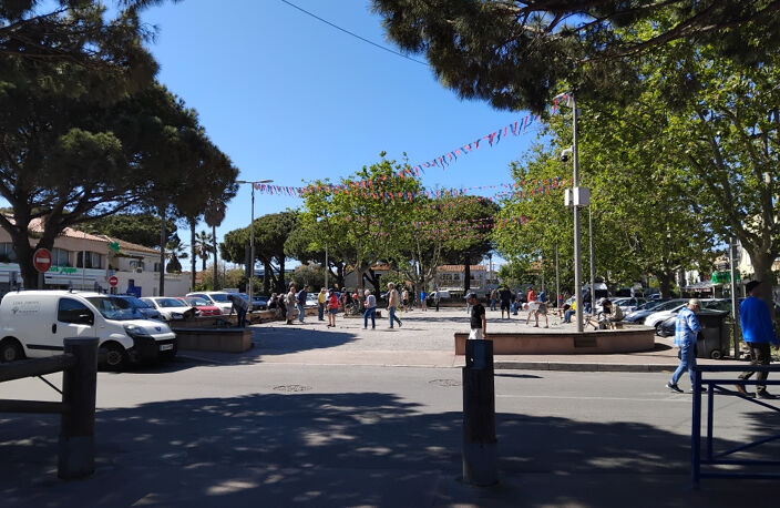 Murs commerciaux en zone touristique bord de mer — photo 5