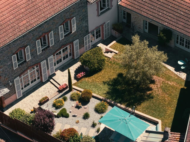 Maison de caractère avec jardin clos et arboré — photo du bien