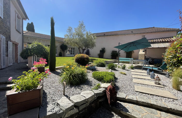 Maison de caractère avec jardin clos et arboré — photo 2