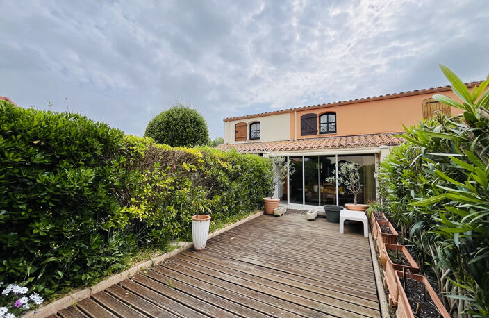 Villa — photo 2