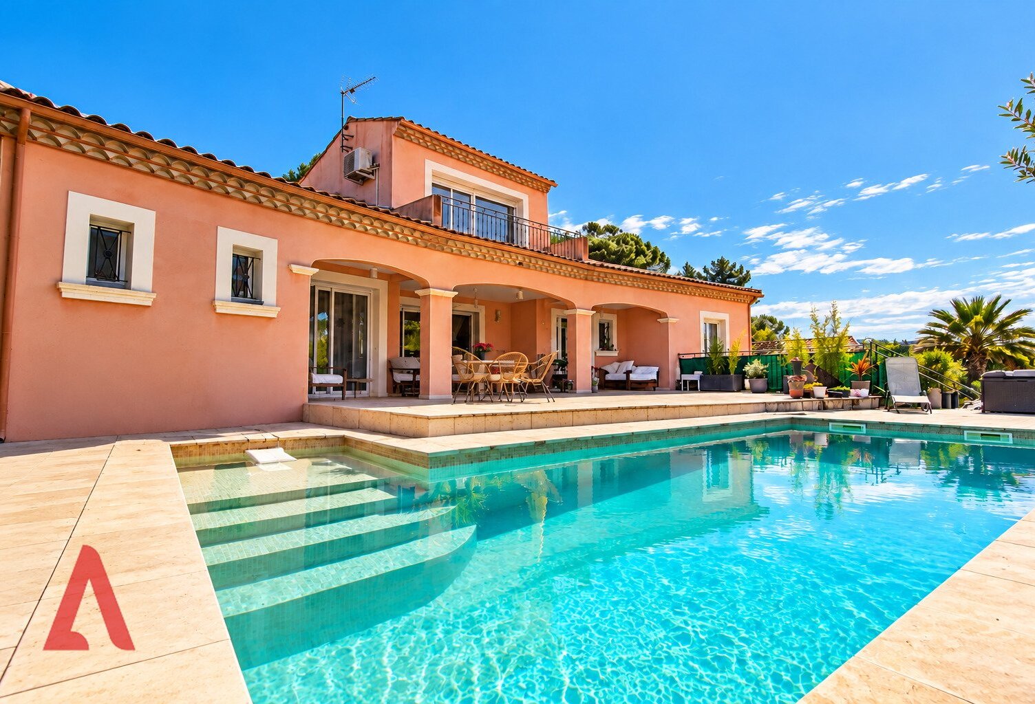 Superbe Villa Méditerranéenne à Magalas | 6 Pièces | Piscine | Vue Dégagée | Entrées Séparées & Double Garage | 6 Parkings | 552 000  — photo 1