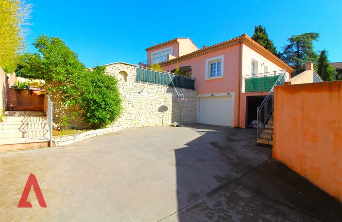 Superbe Villa Méditerranéenne à Magalas | 6 Pièces | Piscine | Vue Dégagée | Entrées Séparées & Double Garage | 6 Parkings | 552 000  — photo 2