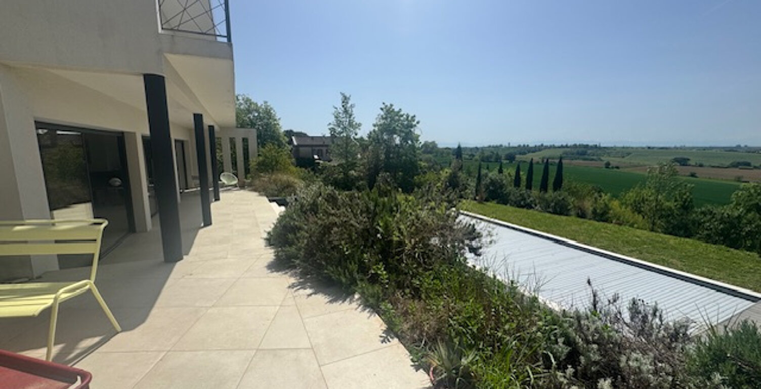 SUR LES COTEAUX DE TOULOUSE A MERVILLA SUPERBE VILLA CONTEMPORAINE DE 260M2 AVEC VUE SUR LES PYRENNEES — photo 1