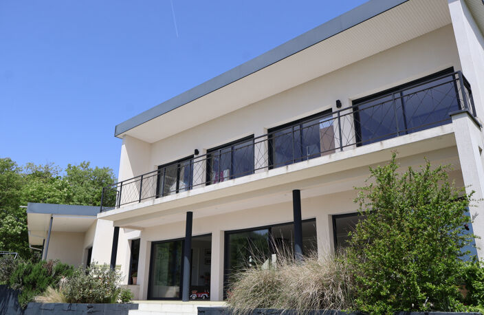 SUR LES COTEAUX DE TOULOUSE A MERVILLA SUPERBE VILLA CONTEMPORAINE DE 260M2 AVEC VUE SUR LES PYRENNEES — photo 3