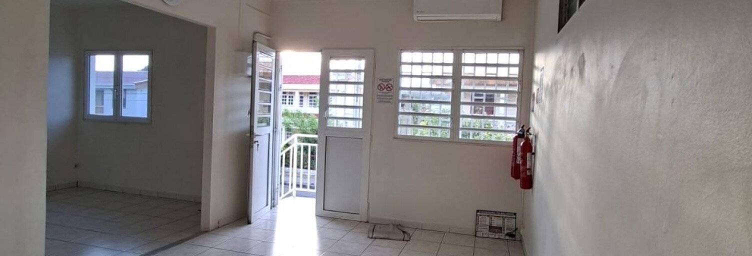 Bureau  79 m² à louer à Le Robert (97231)