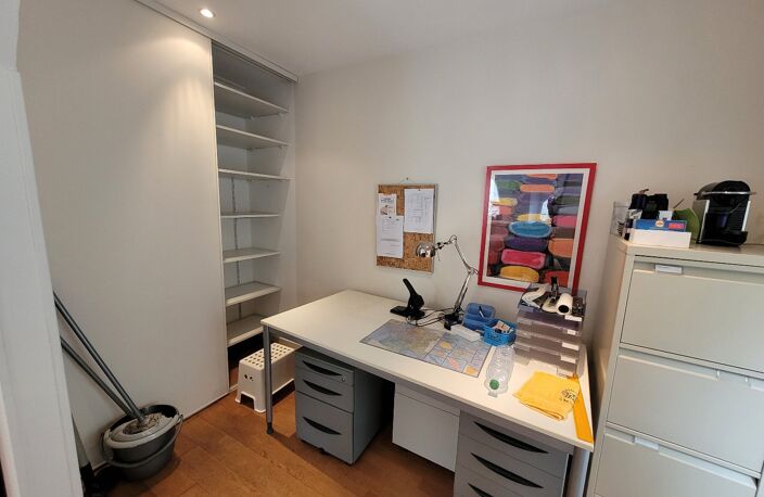 Bureau — photo 5