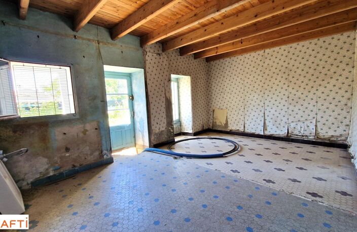 Maison en pierre à rénover avec fort potentiel — photo 5